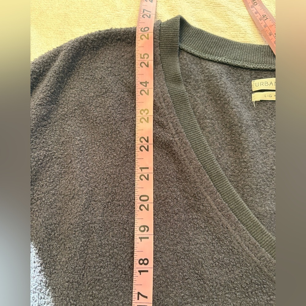 Urban Outfitters V-Neck Gray Fuzzy Soft Sweater Women’s Size Large Cozy - Picture 7 of 8